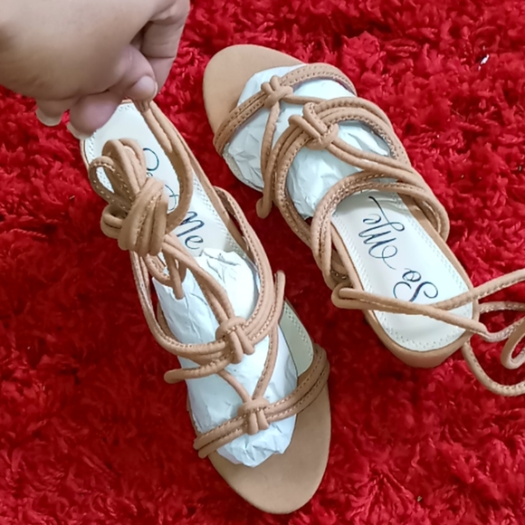 Laced up sandals - Picture 2 of 3